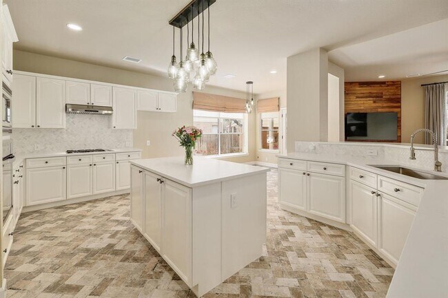 Building Photo - 8216 Fern Bluff Ave