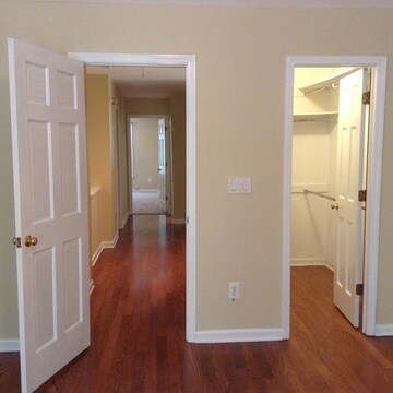 Building Photo - 2960 Woodruff Dr SE