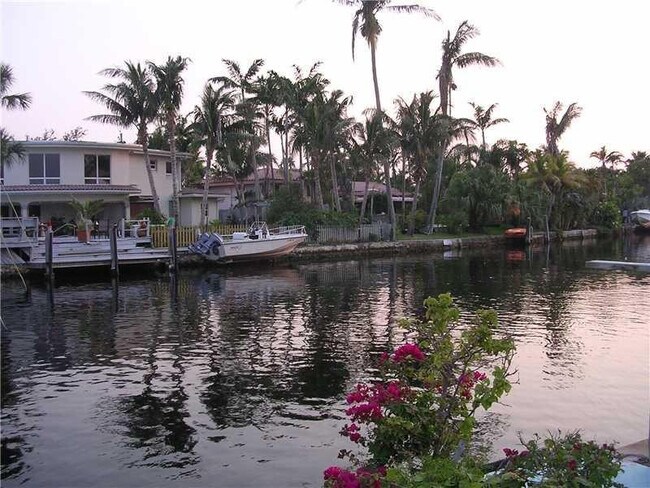 Building Photo - 1812 E Oakland Park Blvd