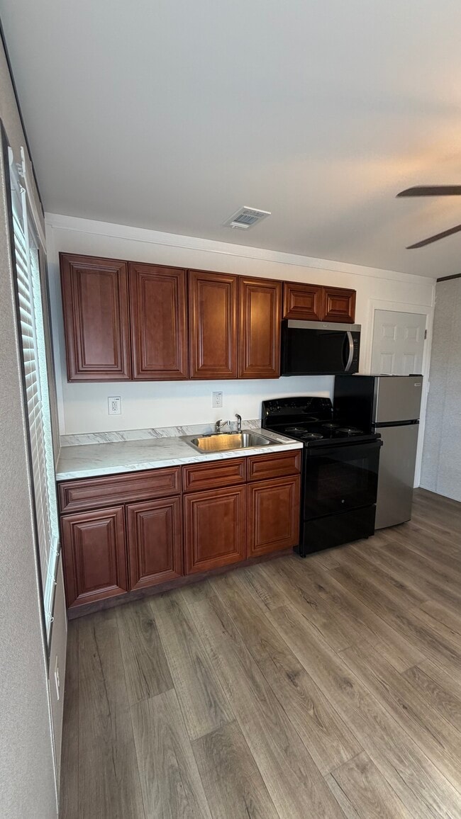 Building Photo - 6475 Colony Park Dr