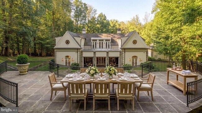Building Photo - 11218 River View Dr