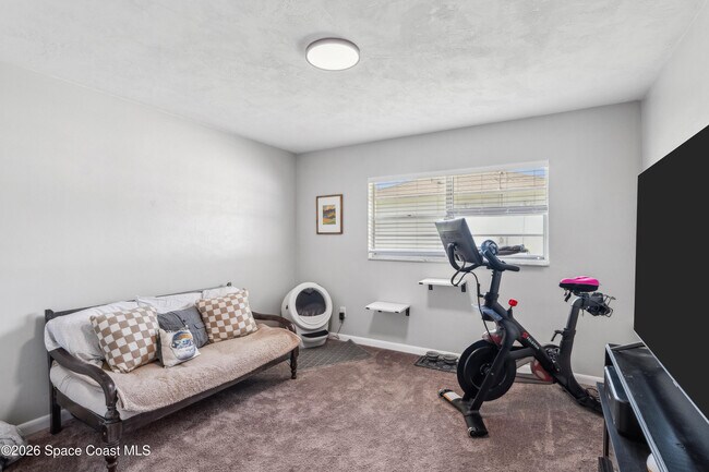 Building Photo - 591 Ponderosa St