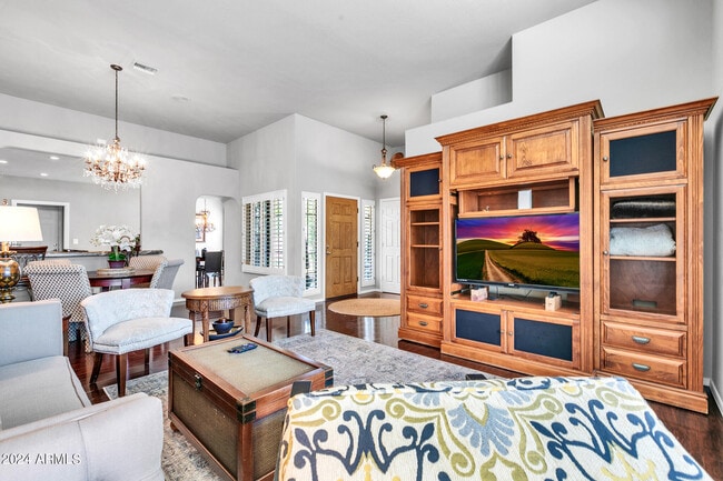 Building Photo - 8889 E Meadow Hill Dr