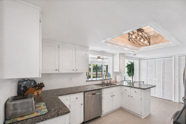 Building Photo - 2066 5th Ct SE