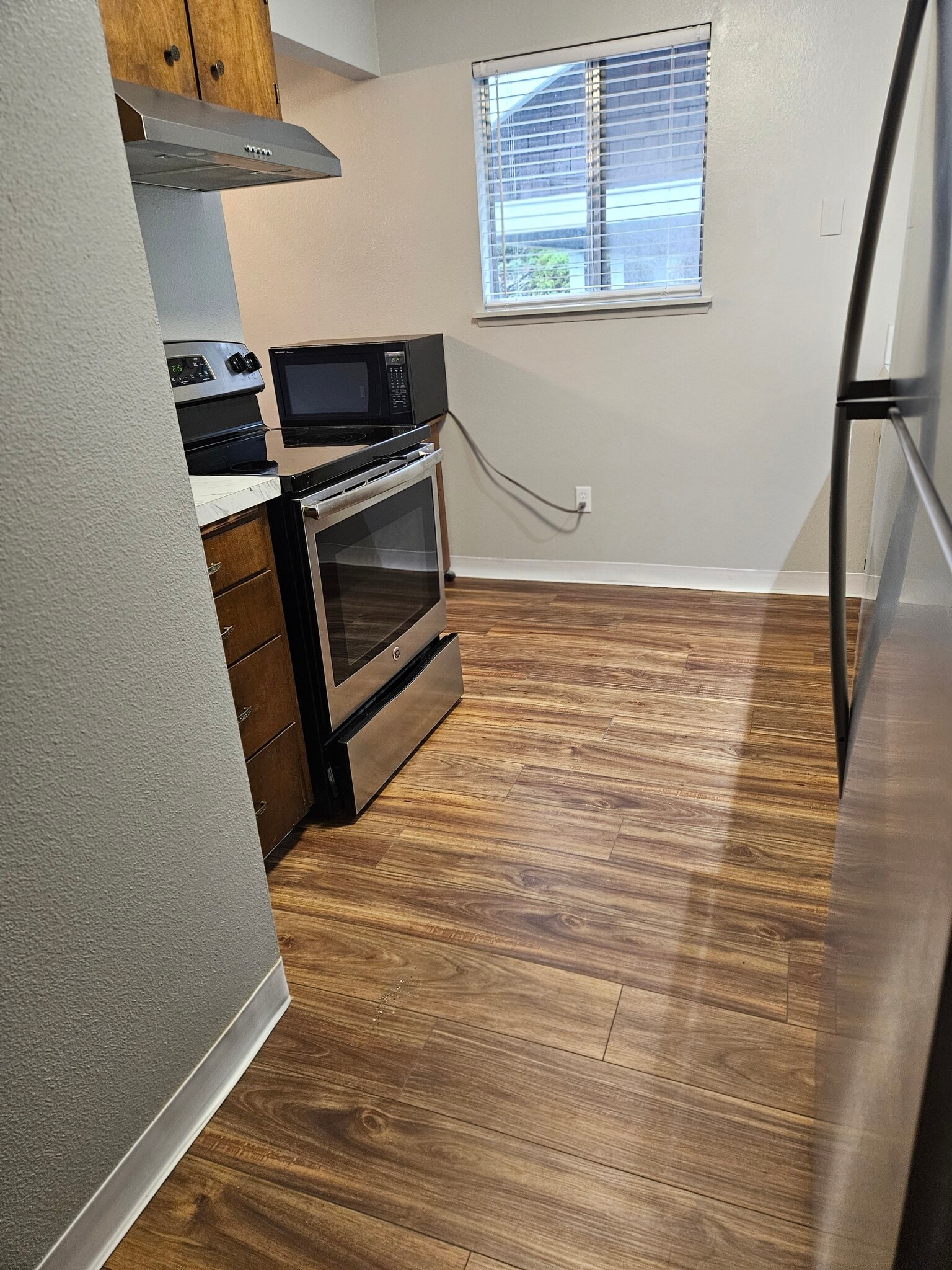 Building Photo - 514 E 25th St