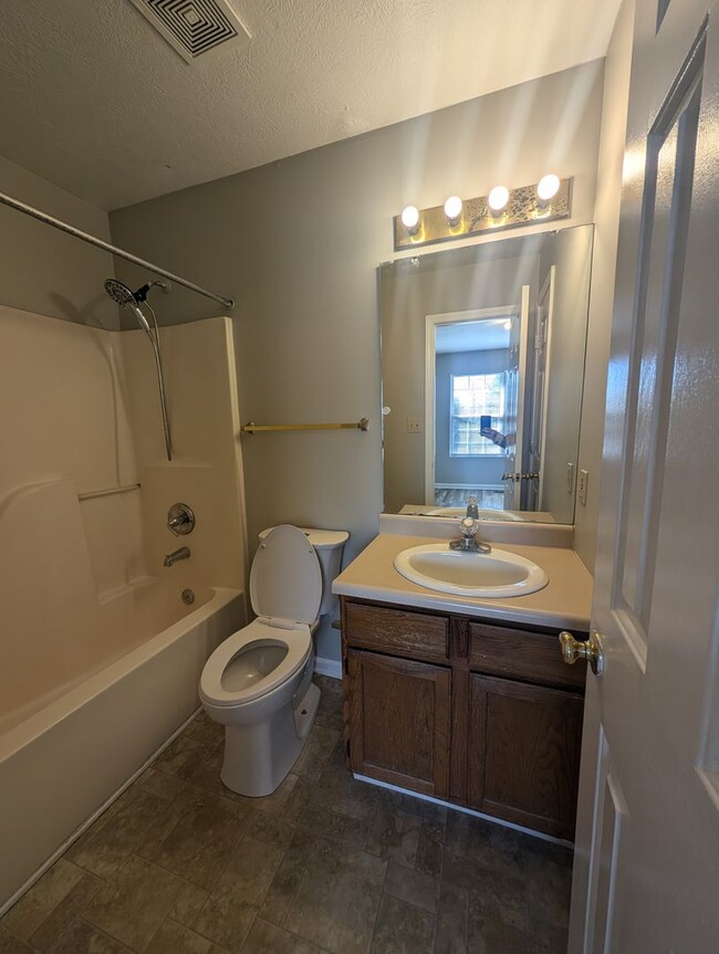 Building Photo - Quiet 2 bed 2 bath duplex home in Franklin!