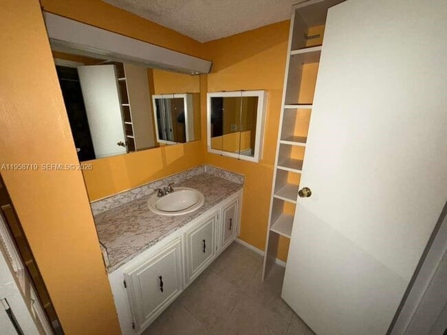 Building Photo - 4848 NW 24th Ct