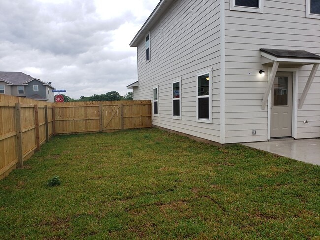 Building Photo - Town home for rent