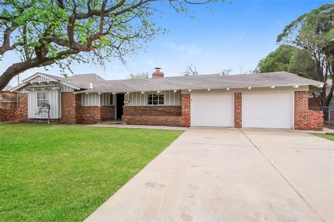 Building Photo - 2904 Huntleigh Dr