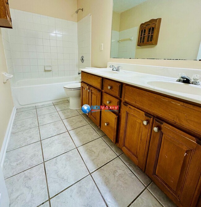 Building Photo - Large 4-bedroom house in Norcross