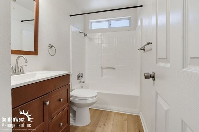 Building Photo - Charming 3Bdm 2Ba Home with Modern Updates and Private Outdoor Space in Gated Commnity!