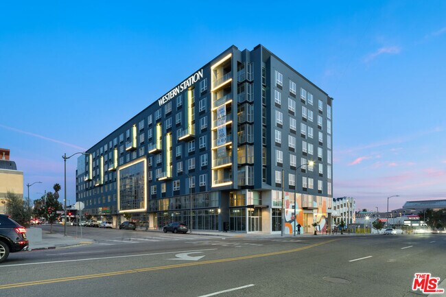 Primary Photo - 800 Western Ave
