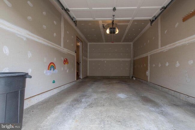 Building Photo - 117 Longpoint Way