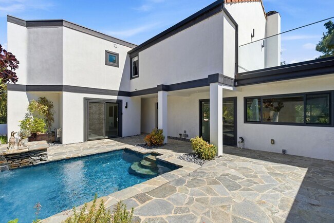 Building Photo - 4520 Park Cordero