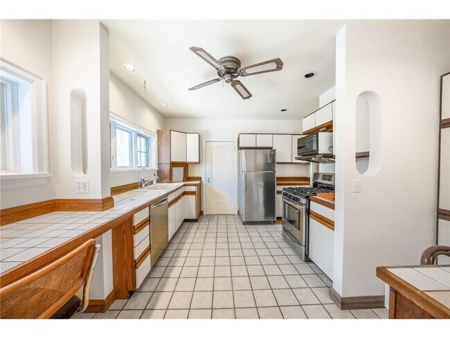 Building Photo - 1721 Humboldt Ave S