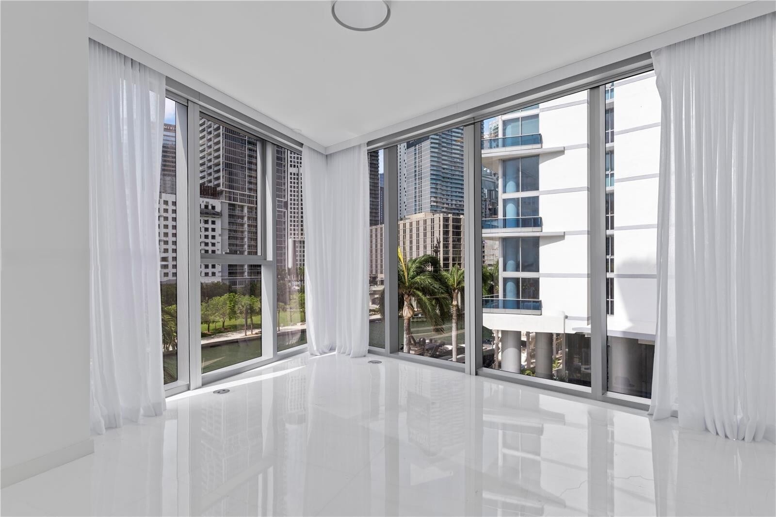 Building Photo - 300 S Biscayne Blvd