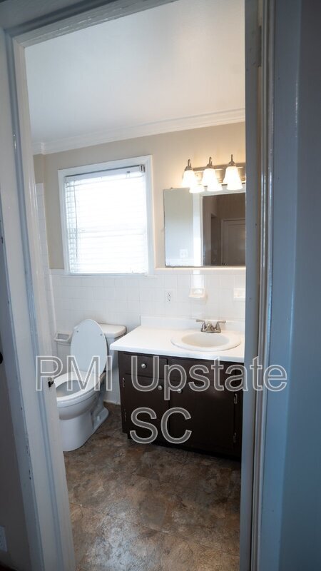 Building Photo - 68 Smythe Ave