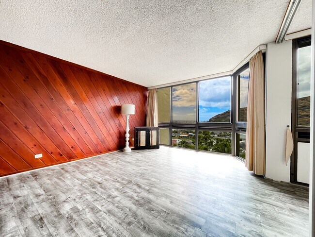 Building Photo - Panoramic Views from Hawaii Kai Condo