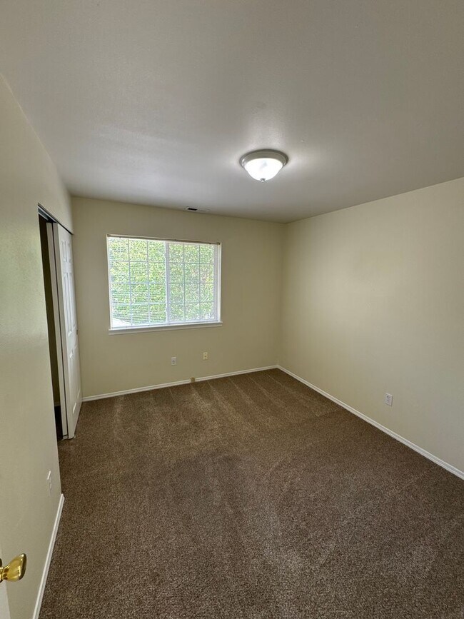 Building Photo - Available Now – Spacious 3 Bedroom, 2.5 Bath Home in a Prime Corvallis Location