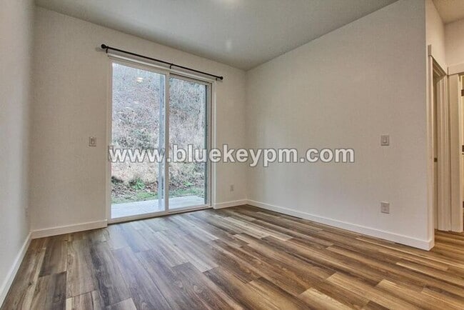 Building Photo - 3 Bed, 2 Bath Home in Woodland with Large Yard