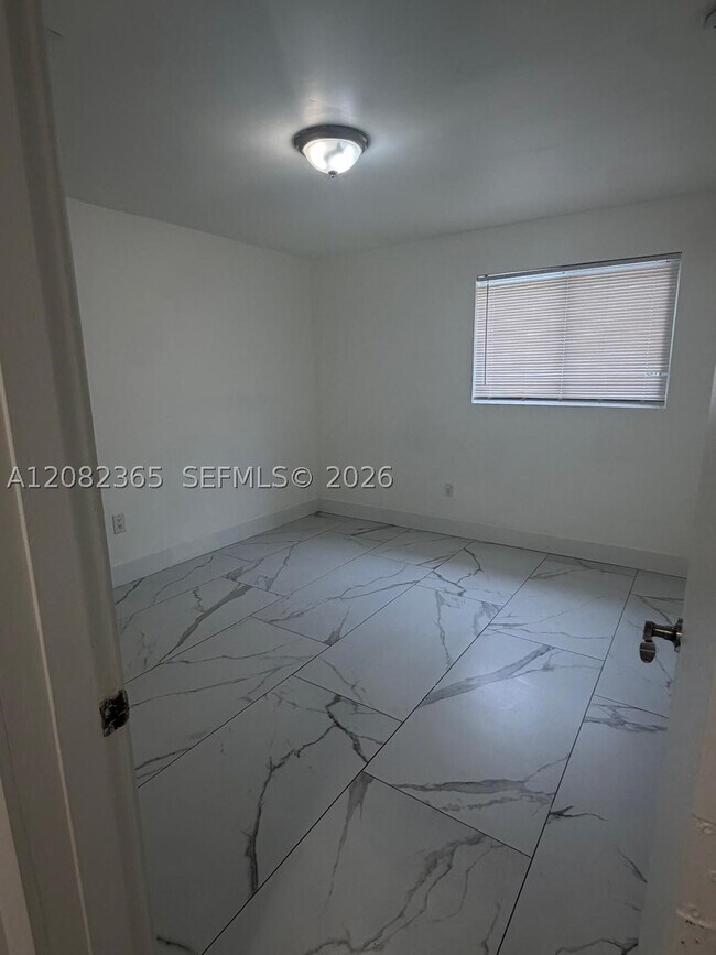 Building Photo - 2542 NE 182nd St