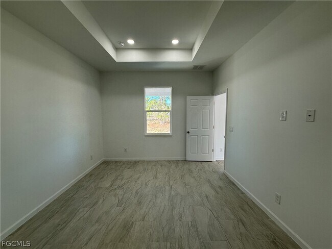 Building Photo - 1115 Cove St E