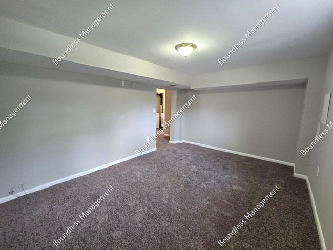 Building Photo - 8834 Homewood Dr