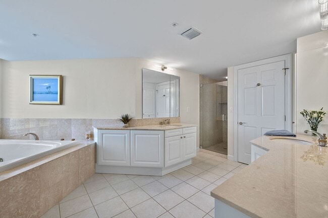 Building Photo - 4021 Gulf Shore Blvd N