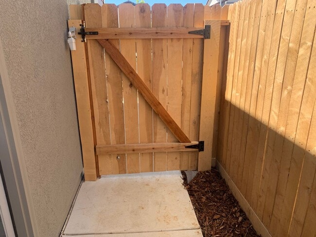 Building Photo - Brand NEW 4 bedroom 1 story home Rancho Co...