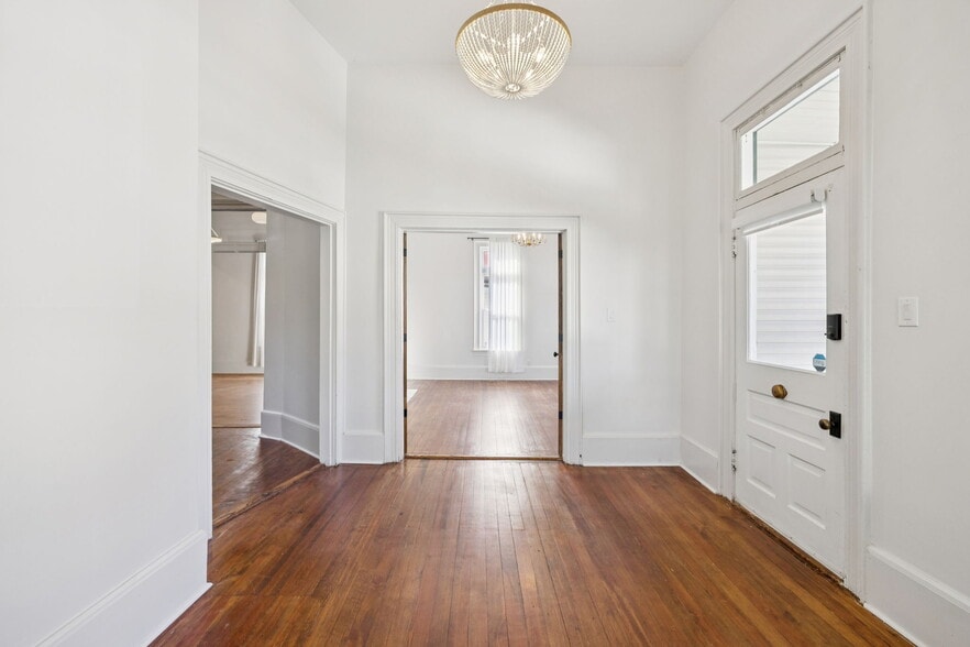 Building Photo - 911 S High St