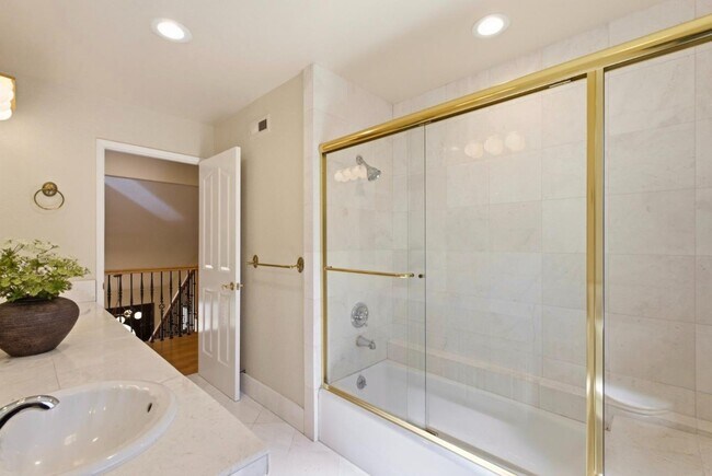 Building Photo - 7175 Cahen Dr