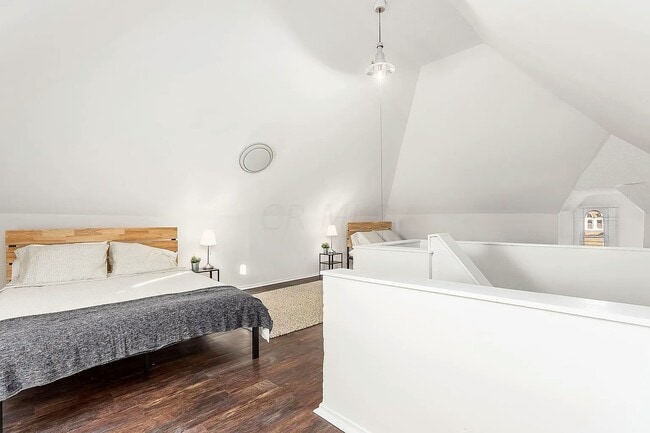 Building Photo - 413 S Ohio Ave