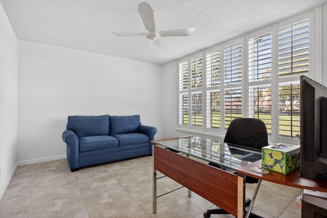 Building Photo - 3150 NE 48th Ct