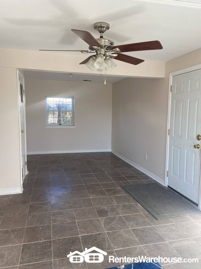 Building Photo - 750 Hyde Park Dr