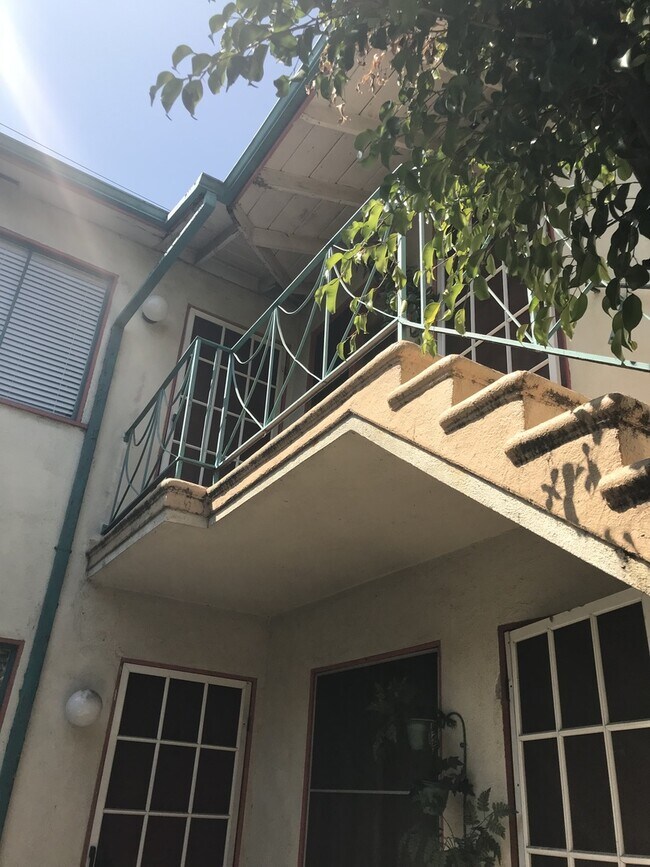 Building Photo - 1055 Thompson Ave