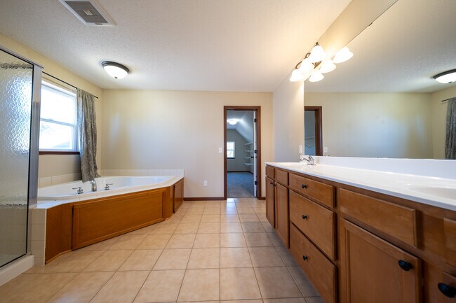 Building Photo - 16549 Dodd Ln