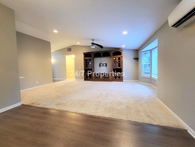 Building Photo - Single Level 3 BD | 2 BA w/ Backyard + Cov...