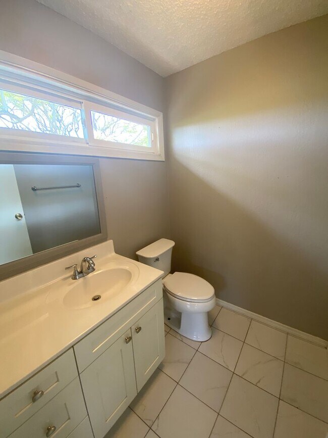 Building Photo - 019WHI