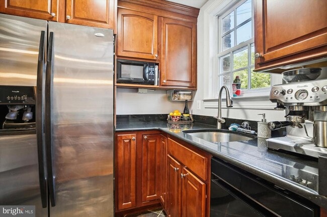 Building Photo - 821 Church St