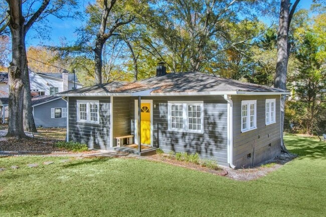 Building Photo - 250 Lake Dr