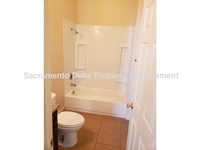 Building Photo - 46-46 Butterwick Ct