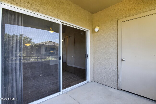 Building Photo - 5401 E Van Buren St