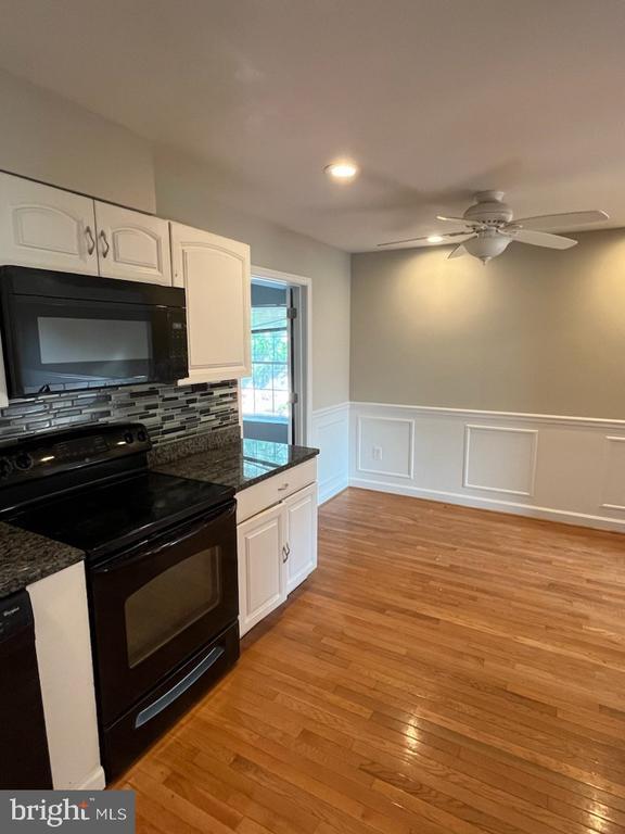 Building Photo - 10310 Meadowview Dr