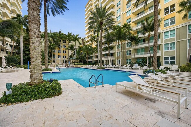 Building Photo - 700 E Boynton Beach Blvd