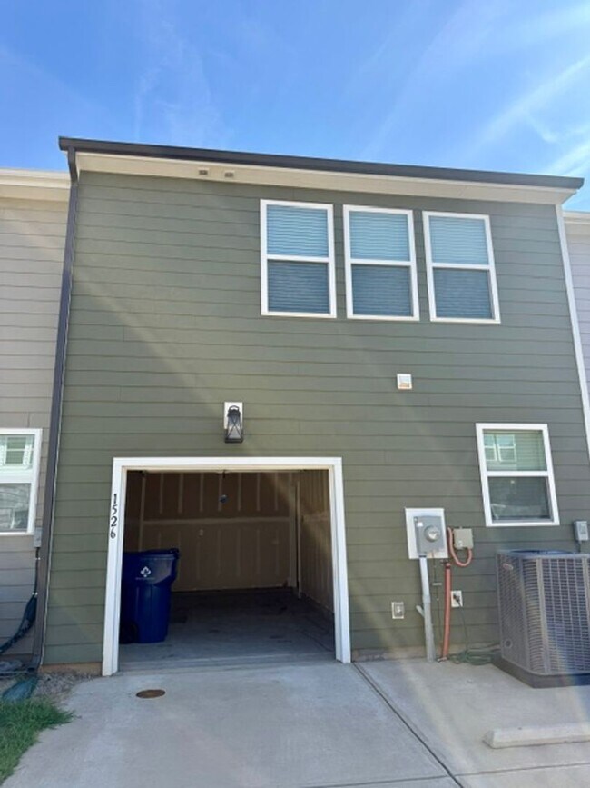 Building Photo - 1526 Cedar Tree Dr
