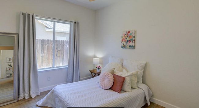 Building Photo - 2684 E Kelso Ave