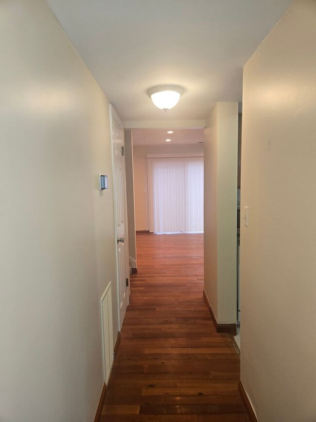 Building Photo - Recently painted & carpeted townhouse with 1,200+ SQ FT, 3-bedroom, 2.5 bathroom and lots of amen...