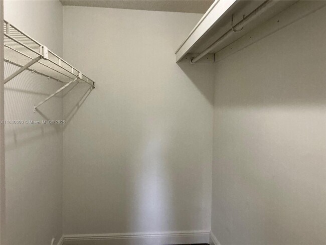 Building Photo - 407 Gardens Dr