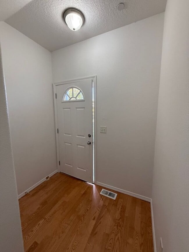 Building Photo - 3 Bedroom 2.5 Bath Forest Grove OR