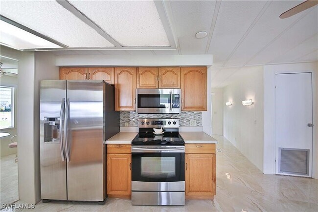 Building Photo - 95 Lemans Dr